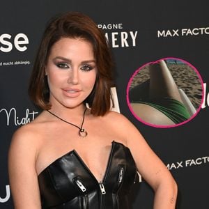 Kim Gloss ist entspannt mit wachsendem Babybauch im Urlaub