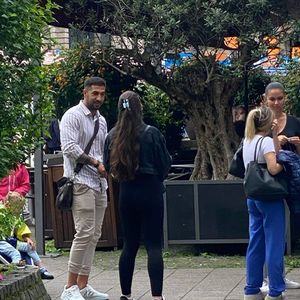 Läuft da mehr? "Love Island"-Bucci und Sandrine beim Dinner