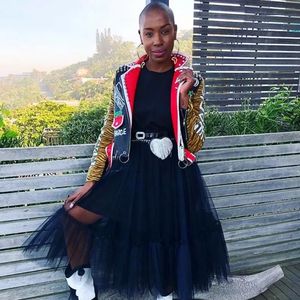 Ursache ungeklärt: Netflix-Star Busi Lurayi tot aufgefunden