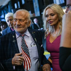 Insider offenbart Todesursache von Buzz Aldrins Ehefrau Anca