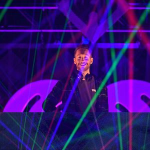 Calvin Harris installiert Sichtschutzglas in seiner Villa
