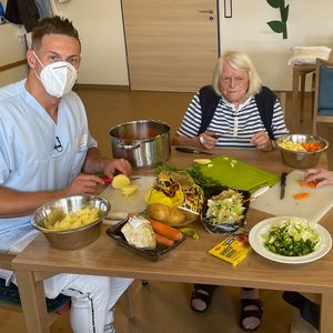 "Prominent und Pflegekraft": So erging es Calvin Kleinen