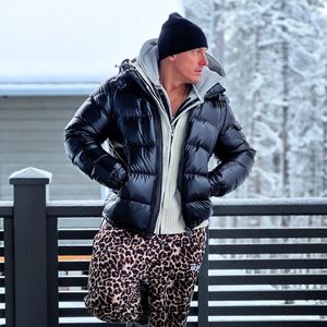 Bei "#CoupleChallenge": Calvin Kleinen masturbiert im TV!
