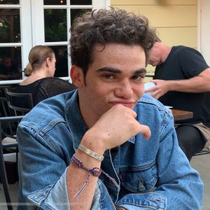 Vater teilt letztes Bild von Cameron Boyce vor dessen Tod