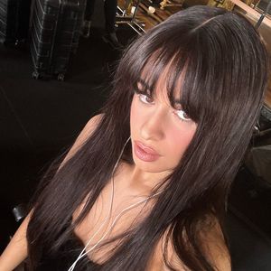 Umstyling: Camila Cabello trägt wieder dunkle lange Haare