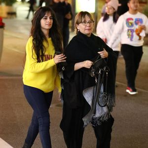 Weihnachtsshopping: Camila Cabello und Mutter in Kauflaune