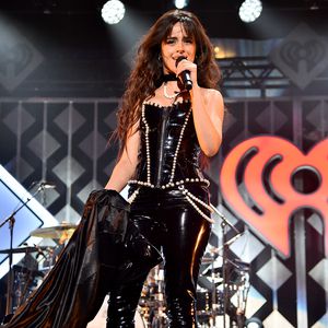 Heißer geht's nicht: Camila Cabello performt ganz in Latex!