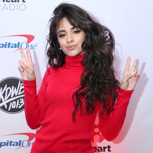Halloween-Schreck: Camila Cabello stürzt im sexy Hasenkostüm