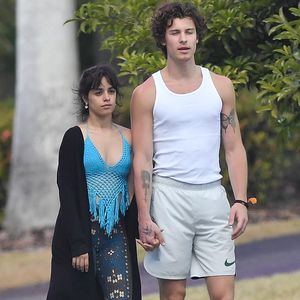 Im Hippie-Look: Camila und Shawn Mendes entspannt unterwegs