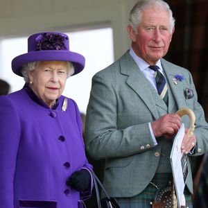 Wo ist die Queen? Prinz Charles taucht alleine in Kirche auf