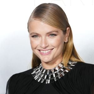 Camille Razat ist dankbar für Zeit bei "Emily in Paris"