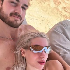 Keine Krise? Walentina Doronina und Can kuscheln im Urlaub!