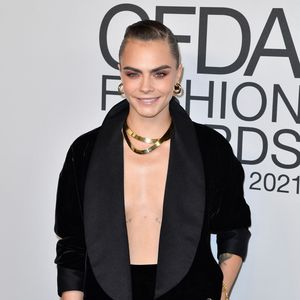 Großer Kinderwunsch: Cara Delevingne kauft schon Babysachen
