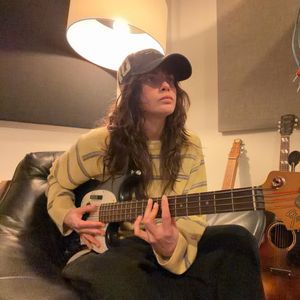 Braune Wellen: Cara Delevingne ist kaum wiederzuerkennen