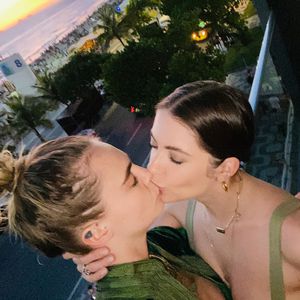 Zum Valentinstag: Ashley Benson teilt Knutschbild mit Cara