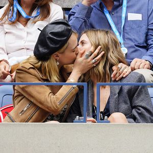 Von wegen getrennt: Ashley Benson und Cara noch glücklich!