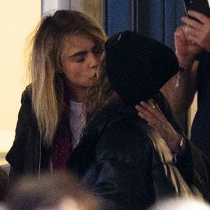 Cara Delevingne turtelt mit neuer Flamme bei Adele-Konzert