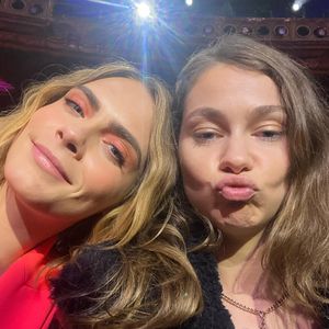 Schwer verliebt: Cara Delevingne knutscht mit ihrer Minke!