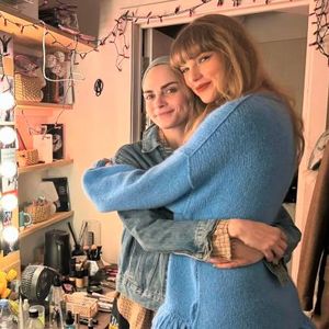 Taylor Swift unterstützt Cara Delevingne bei ihrem Auftritt!