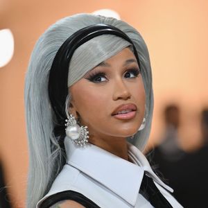 Mikrofonwurf: Polizei leitet Ermittlungen gegen Cardi B ein!
