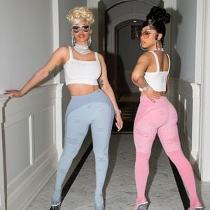 Partnerlook! Cardi B teilt heiße Pics mit ihrer Schwester