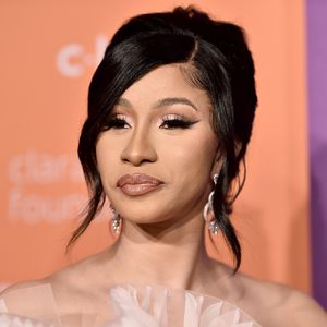 Beim Twerken zu Cardi Bs Hit "WAP": TikToker verletzen sich