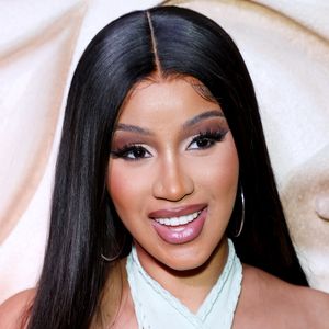 Zwiebeln sind das Geheimnis hinter Cardi Bs glänzender Mähne