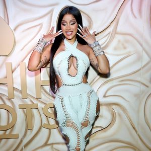 Cardi B strahlt im hautengen Jeans-Look in New York City