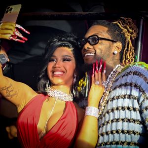 Cardi B nimmt ihren Ex Offset nach der Trennung in Schutz