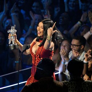Rapperin Cardi B spricht Klartext gegen Beauty-OP-Gegner!