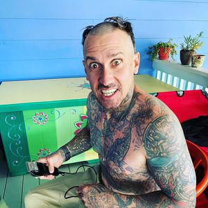 Pinks Tochter Willow (8) hat Papa Carey den Kopf rasiert