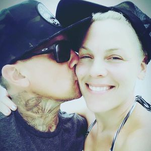 Pink wird 40: Ihr Mann Carey zeigt sich wahnsinnig verliebt!