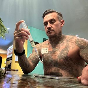 Infektion: Pinks Mann Carey Hart muss sich in Brust spritzen