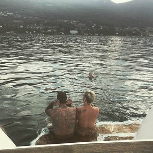 "Haben's noch drauf": Pink badet oben ohne mit ihrem Carey!