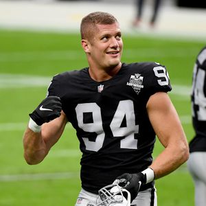 Nach Carl Nassibs Coming-out: Ansturm auf sein NFL-Trikot!