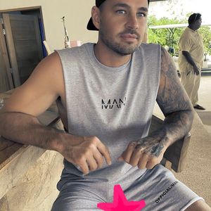 Beule in der Hose: Carl Woods zeigt sein bestes Stück