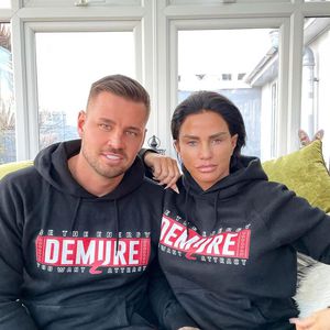 Väter ihrer Kids kritisieren Katie Price' Hochzeit mit Carl