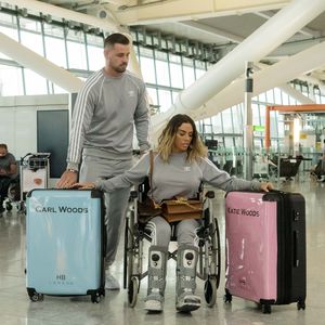 Partnerlook: Katie Price und Carl fliegen auf die Malediven