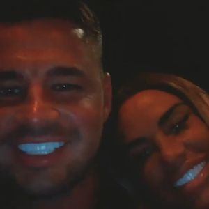 Carl Woods und Katie Price' neue Zähne leuchten im Dunkeln