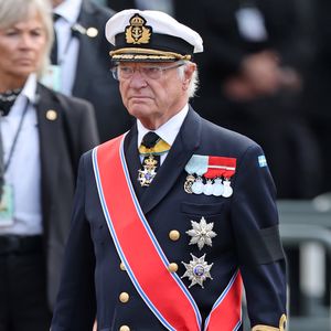 König Carl Gustaf zeigt offen seine tiefe Trauer um Harald