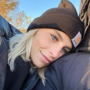 Zu Tommi Schmitts Geburtstag: Caro Daur teilt Kuschelfoto