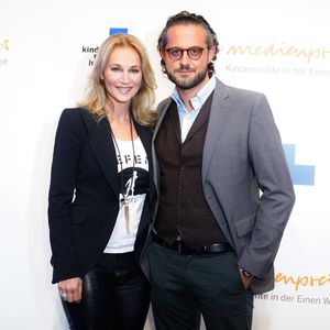 Caroline Beil sortiert Erinnerungsstücke von Ex Philipp aus