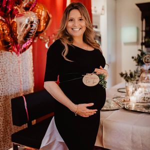Schwangere Caroline Frier wurde mit Baby-Party überrascht!
