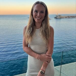 Tennis-Star Caroline Wozniacki verkleidet sich als Megastar