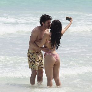Total verliebt: Hier knutscht Casey Affleck seine Caylee