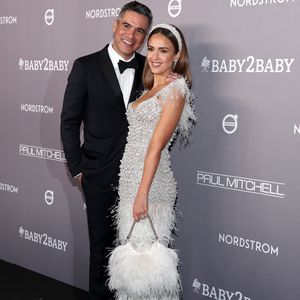 Im Sommerkleidchen: Hier zeigt Jessica Alba ihre Baby-Kugel!