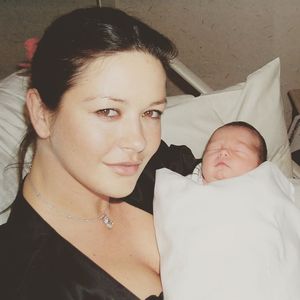 Mit Baby-Pics: Catherine Zeta-Jones gratuliert Sohn zum 22.