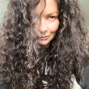 Hier könnte Catherine Zeta-Jones glatt als Hagrid durchgehen