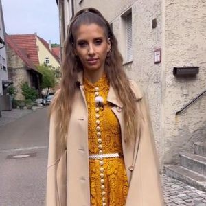 Top oder Flop? Cathy Hummels zeigt sich in einem XXL-Mantel