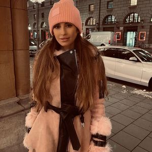 Fans entsetzt: Trägt Cathy Hummels hier etwa echten Pelz?